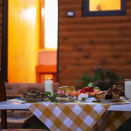 Hostal Bujtina Musta Berat Exterior foto