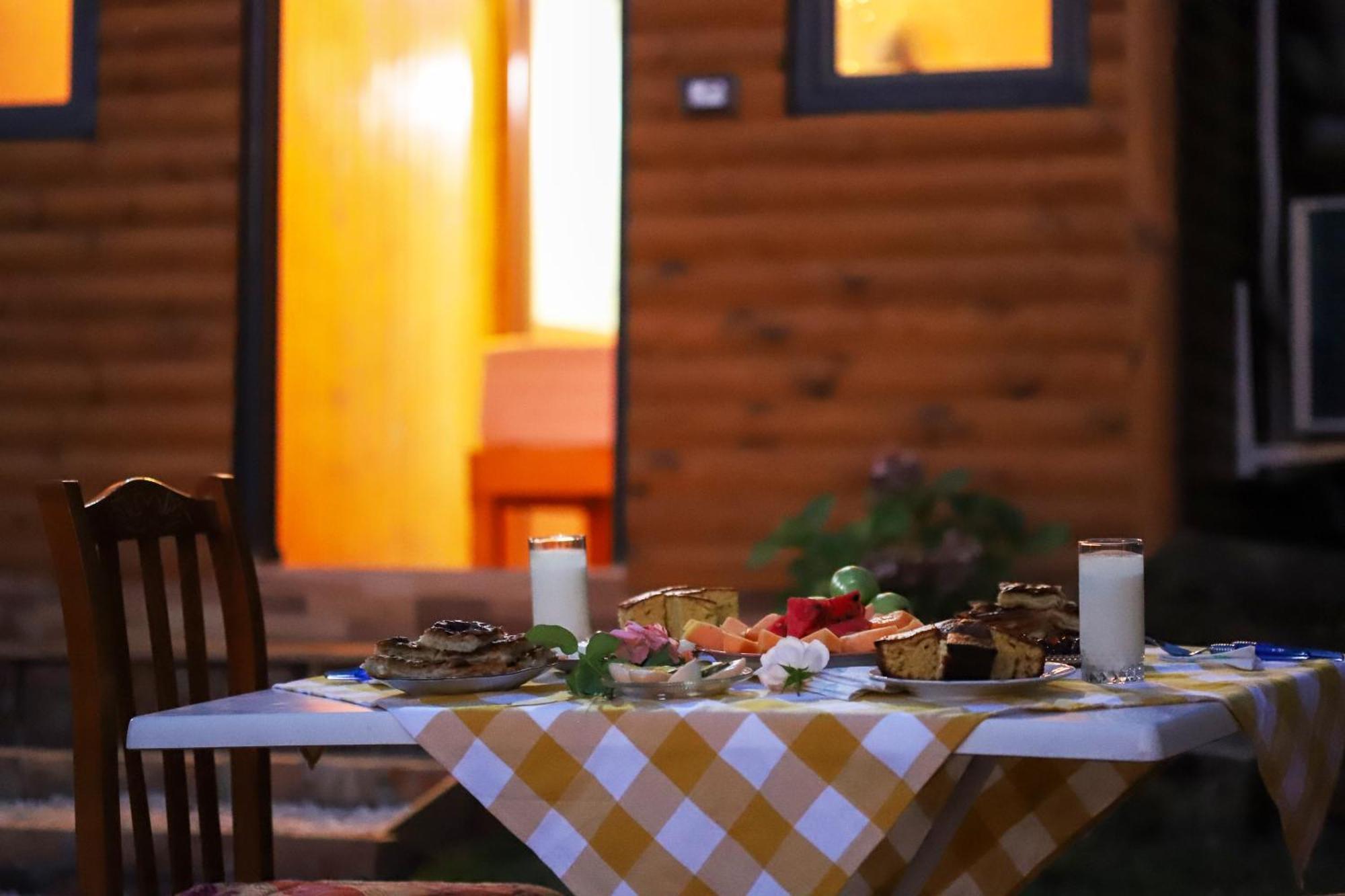 Hostal Bujtina Musta Berat Exterior foto