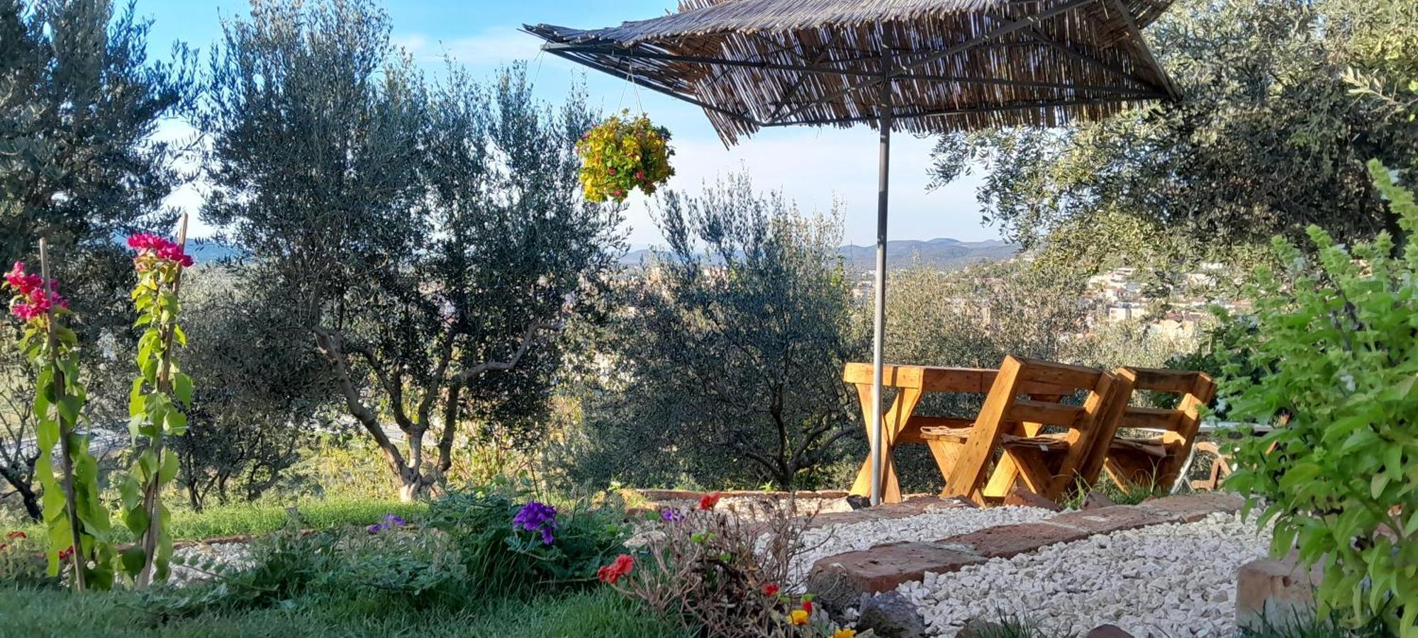Hostal Bujtina Musta Berat Exterior foto