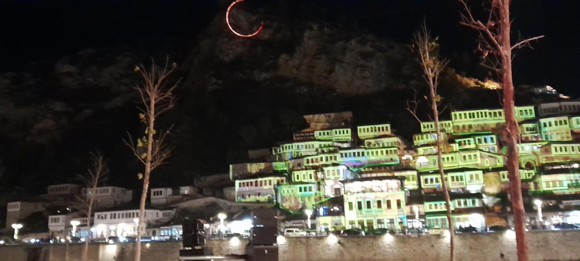 Hostal Bujtina Musta Berat Exterior foto