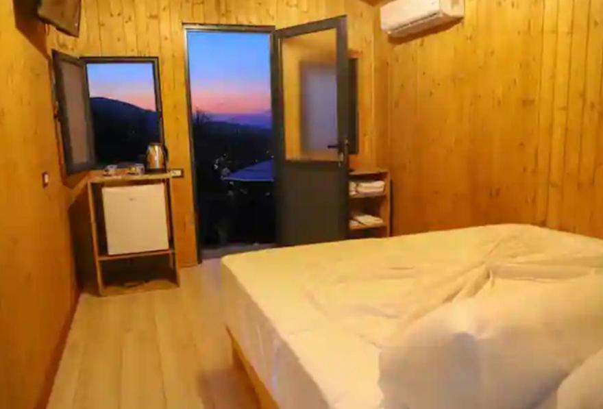 Hostal Bujtina Musta Berat Exterior foto